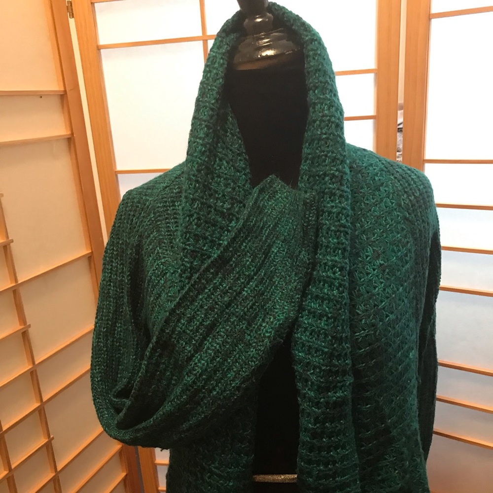 Size med green sweater